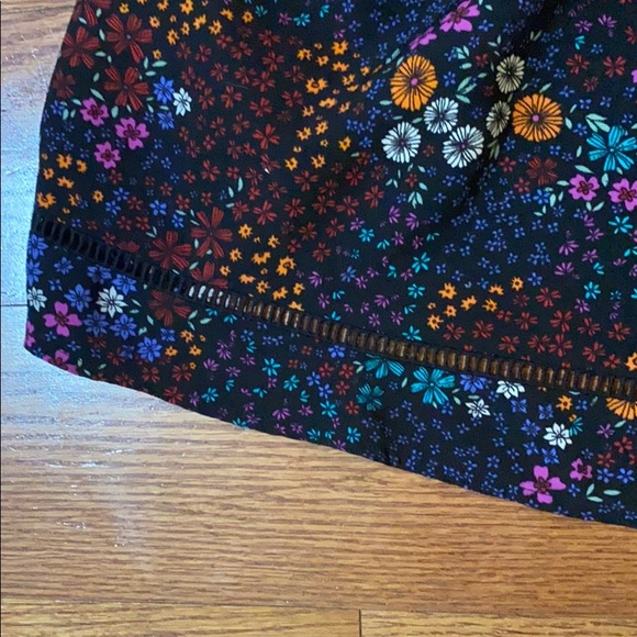 3/$25 Ana Multicolor handkerchief tank top size L - Picture 3 of 5